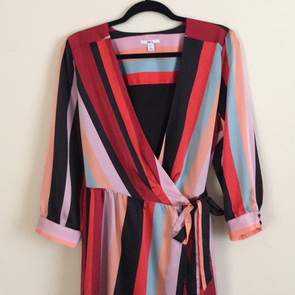 Nice striped dress with reddish tones. - Picture 7 of 8